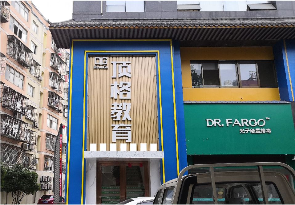 香格里拉门头设计要符合门店特色。