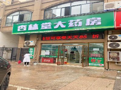 香格里拉铝塑板门头招牌的特点。